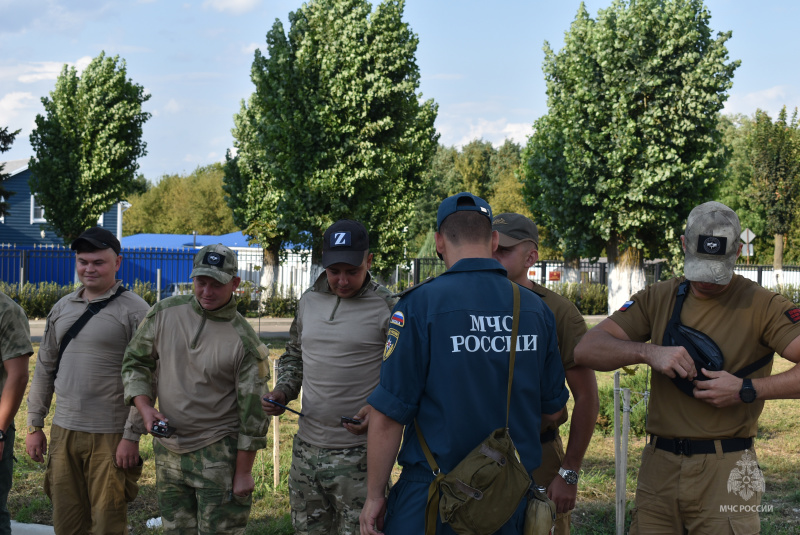 Прибытие личного состава пиротехнического отряда для организации слаживания на территории Донского спасательного центра.