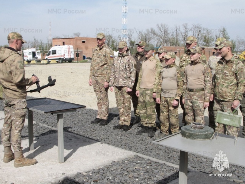 На базе Донского СЦ проведены сборы сводной группировки пиротехников МЧС.