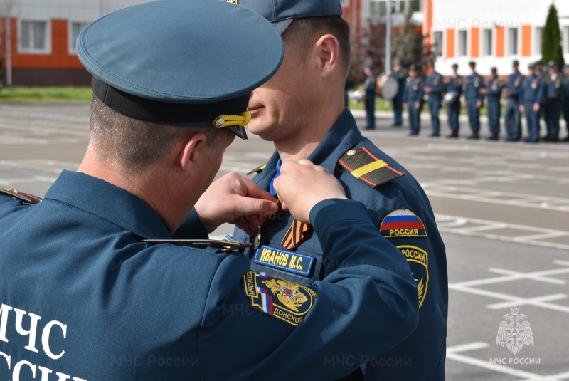 27.04.2024 Прошло торжественное построение, приуроченное ко Дню пожарной охраны, на котором начальником Донского СЦ полковником Пахомовым И.В. были вручены очередные  правительственные и ведомственные награды ,воинские звания.