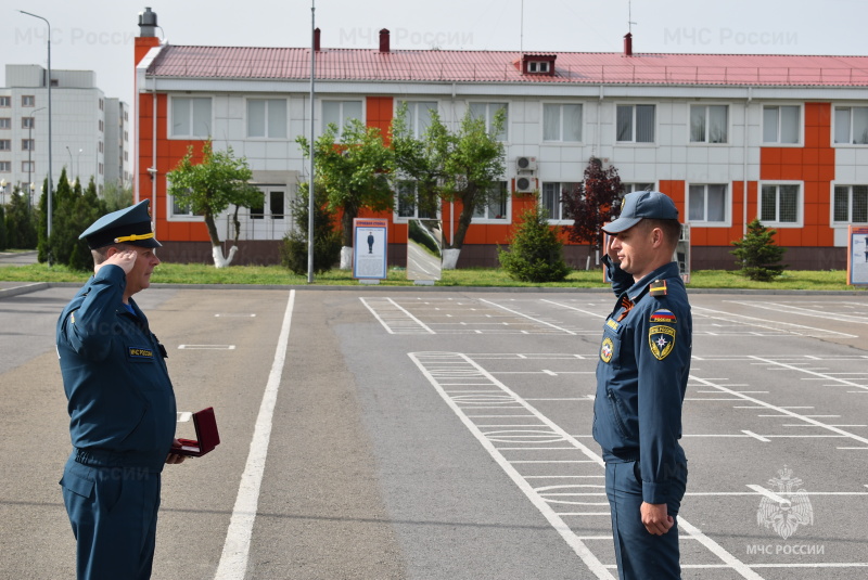 27.04.2024 Прошло торжественное построение, приуроченное ко Дню пожарной охраны, на котором начальником Донского СЦ полковником Пахомовым И.В. были вручены очередные  правительственные и ведомственные награды ,воинские звания.