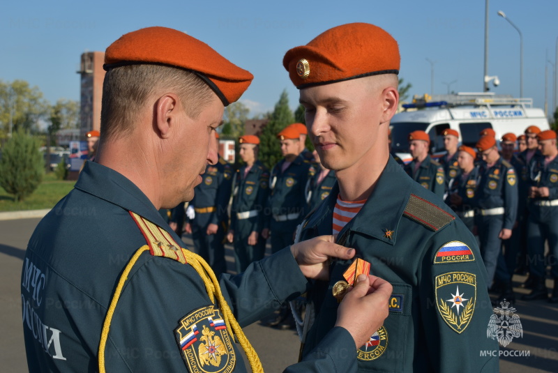 В преддверии Дня Победы личный состав парадного расчёта Донского СЦ был награжден медалями