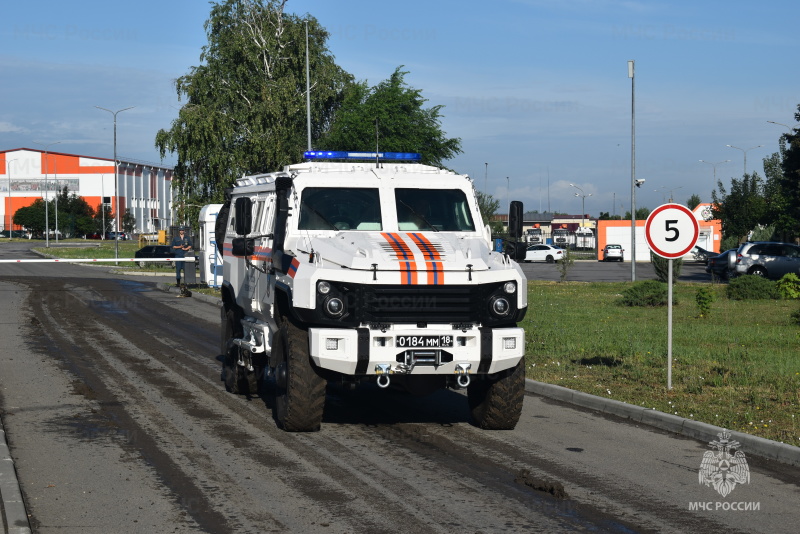 Сводная группировка пиротехников МЧС России убыла для разминирования территорий.