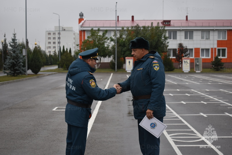 В рамках торжественного мероприятия, организованного руководством Спасательного центра в честь Дня военного связиста, состоялась церемония вручения очередных ведомственных наград.