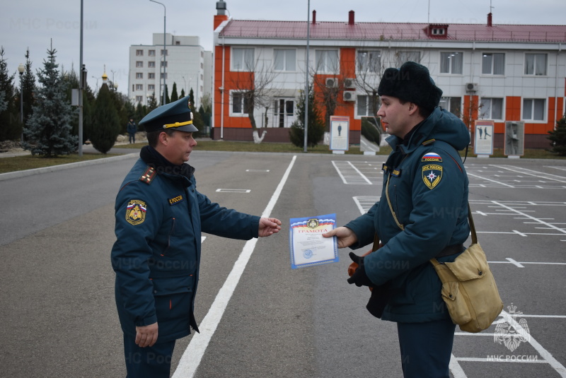 В рамках торжественного мероприятия, организованного руководством спасательного центра в честь Дня РХБЗ войск, состоялась церемония вручения очередных ведомственных наград.