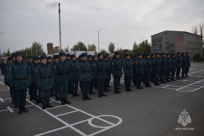 В Донском Спасательном Центре проведена торжественная церемония прощания со знаменем части для военнослужащих, выслуживших установленные сроки.