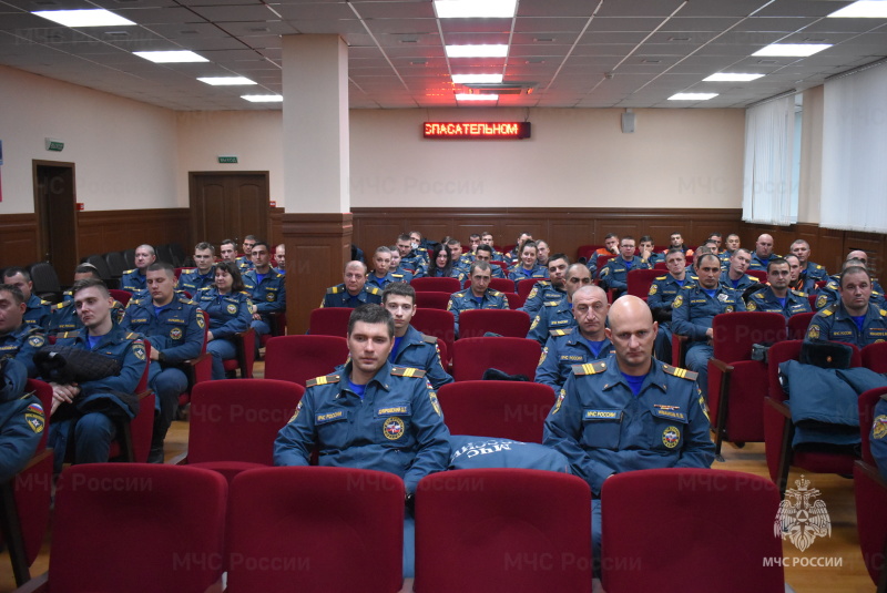 В ходе проверки полковник Мамаев А.М. провел беседу с личным составом Донского спасательного центра, проходящим военную службу по контракту. Обсудили вопросы, возникшие в ходе беседы.