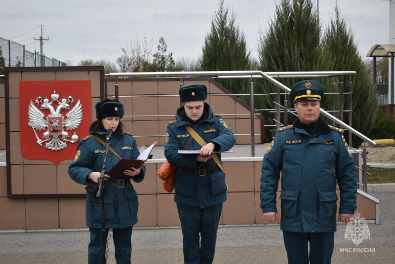 В рамках торжественного мероприятия, организованного руководством спасательного центра в честь Дня РХБЗ войск, состоялась церемония вручения очередных ведомственных наград.