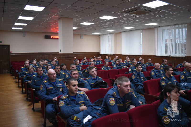 В ходе проверки полковник Мамаев А.М. провел беседу с личным составом Донского спасательного центра, проходящим военную службу по контракту. Обсудили вопросы, возникшие в ходе беседы.