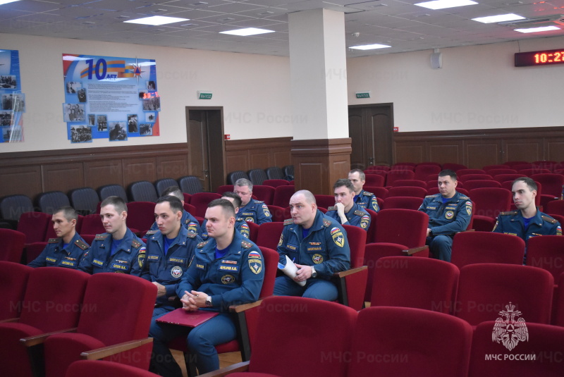 В Донском Спасательном Центре подполковник Козачук И.А. провел занятие по мобилизационной подготовке с личным составом офицеров и прапорщиков.