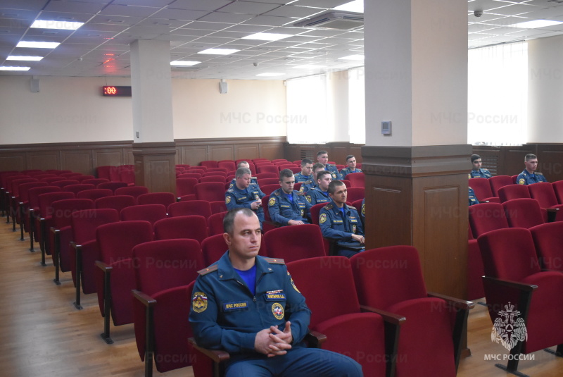 В Донском Спасательном Центре подполковник Козачук И.А. провел занятие по мобилизационной подготовке с личным составом офицеров и прапорщиков.