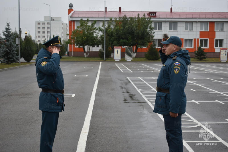 В рамках торжественного мероприятия, организованного руководством Спасательного центра в честь Дня военного связиста, состоялась церемония вручения очередных ведомственных наград.