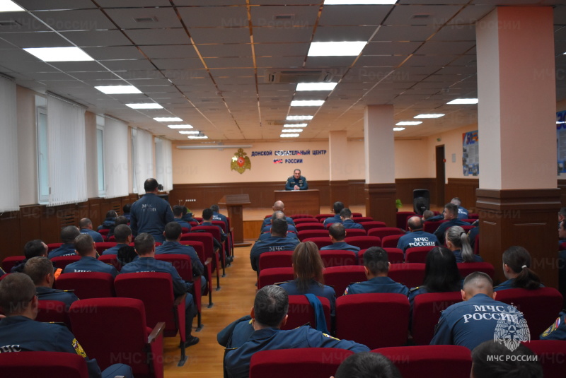 В ходе проверки полковник Мамаев А.М. провел беседу с личным составом Донского спасательного центра, проходящим военную службу по контракту. Обсудили вопросы, возникшие в ходе беседы.