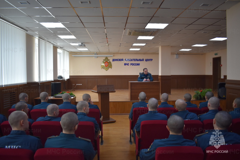 В ходе проверки полковник Мамаев А.М. провел беседу с личным составом роты молодого пополнения. В ходе обсуждения рассматривались условия питания, проживания и вещевого обеспечения.