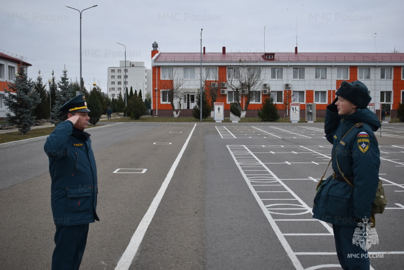 В рамках торжественного мероприятия, организованного руководством спасательного центра в честь Дня РХБЗ войск, состоялась церемония вручения очередных ведомственных наград.