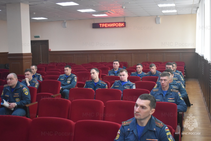 В Донском Спасательном Центре подполковник Козачук И.А. провел занятие по мобилизационной подготовке с личным составом офицеров и прапорщиков.