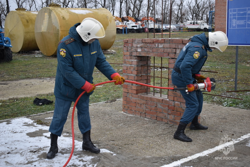 В Донском  спасательном центре прошли испытания на право присвоения (подтверждения) классной квалификации «1, 2, 3 класс»