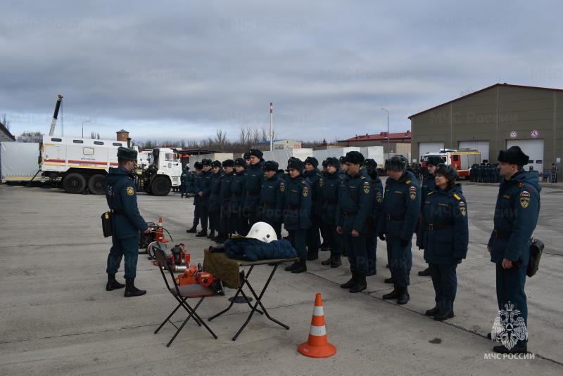 В рамках первой боевой недели проведено комплексное занятие с военнослужащими и гражданским персоналом по соблюдению требований безопасности.