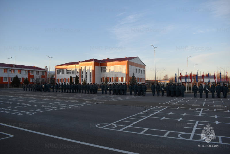 В Донском спасательном центре проведен митинг, посвященный началу зимнего периода обучения.