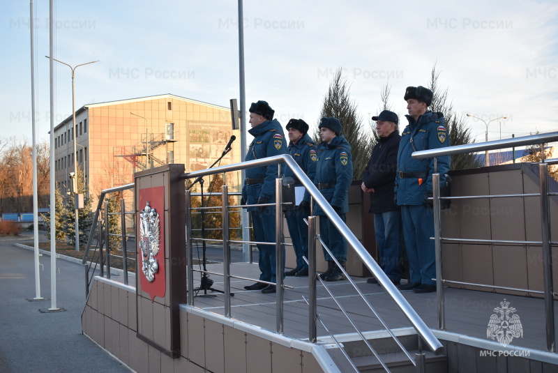 В Донском спасательном центре проведен митинг, посвященный началу зимнего периода обучения.