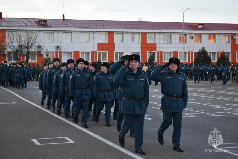 В Донском спасательном центре проведен митинг, посвященный началу зимнего периода обучения.