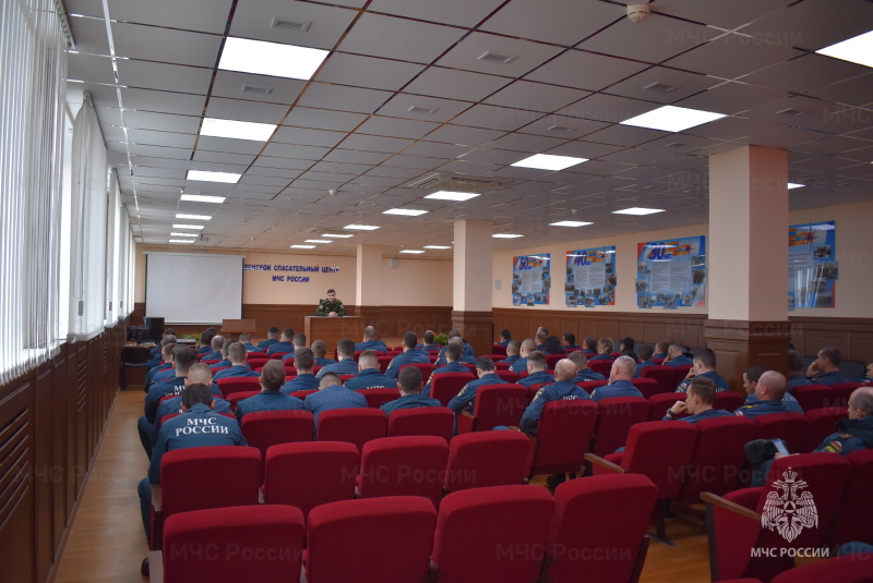 В рамках проведения месячника сплочения воинских коллективов, недели и единого дня правовых знаний, помощником военного прокурора Новочеркасского гарнизона лейтенантом юстиции Богомоловым К.А. проведено профилактическое занятие по недопущению нарушений воинской дисциплины в подразделениях.