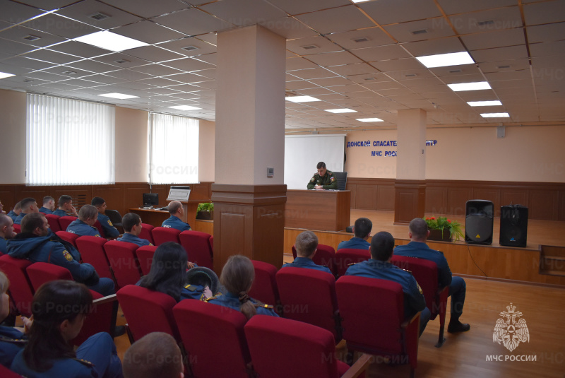 В рамках проведения месячника сплочения воинских коллективов, недели и единого дня правовых знаний, помощником военного прокурора Новочеркасского гарнизона лейтенантом юстиции Богомоловым К.А. проведено профилактическое занятие по недопущению нарушений воинской дисциплины в подразделениях.
