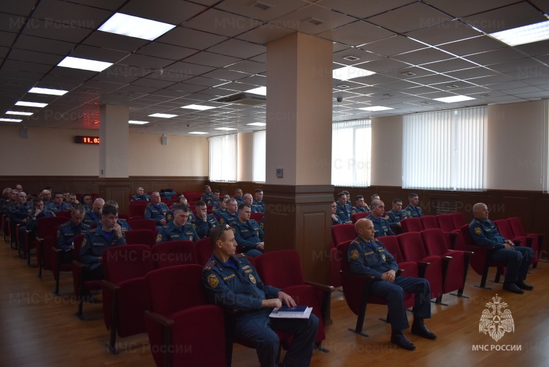 Начальник штаба провел занятие с военнослужащими по контракту на тему:"Оперативное реагирование при угрозе возникновения и возникновении чрезвычайной ситуации".