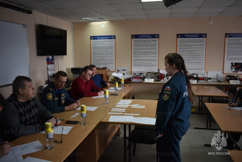 Экзамен для военнослужащих, прошедших обучение по программе: “Первоначальная подготовка для спасателей”.