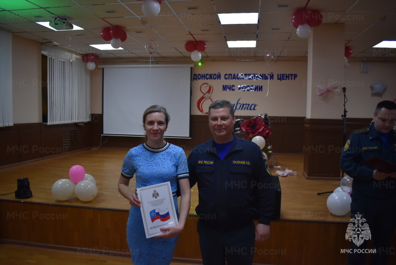 Для женщин спасательного центра проведено праздничное мероприятие, посвященное Международному женскому дню.