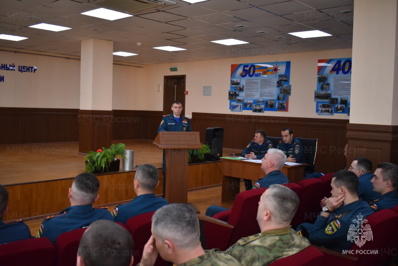 На территории Донского спасательного центра организован и проведен сбор специалистов пиротехнических подразделений МЧС России.