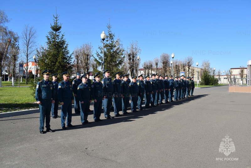 На территории Донского спасательного центра организован и проведен сбор специалистов пиротехнических подразделений МЧС России.