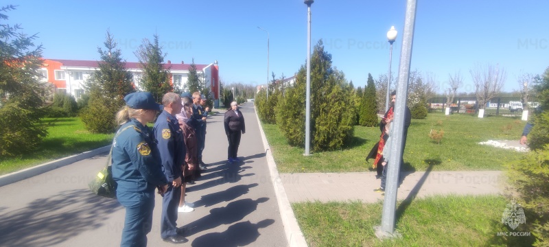 Отец Серафим провел Пасхальное богослужение на территории спасательного центра для военнослужащих и членов их семей.
