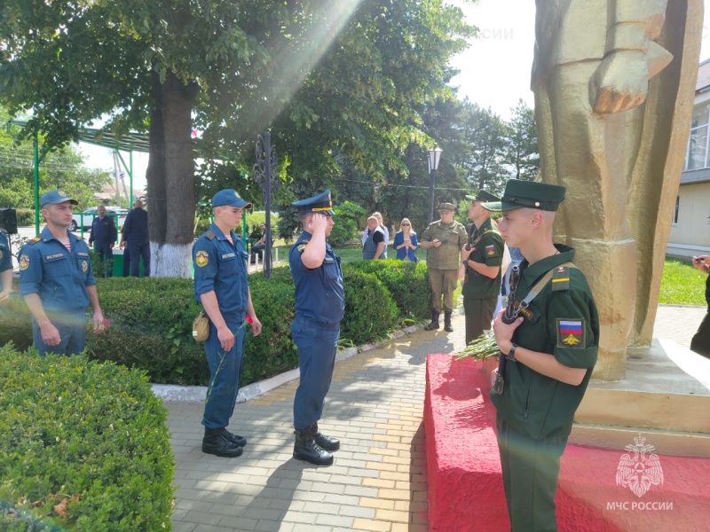 Ветераны СЦ и военнослужащие по призыву приняли участие в патриотической акции – Вахта памяти “День памяти и скорби – день начала Великой Отечественной войны”.