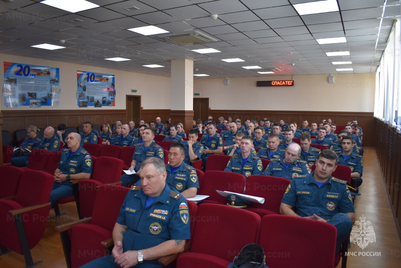 Под руководством начальника центра подведены итоги за июнь.