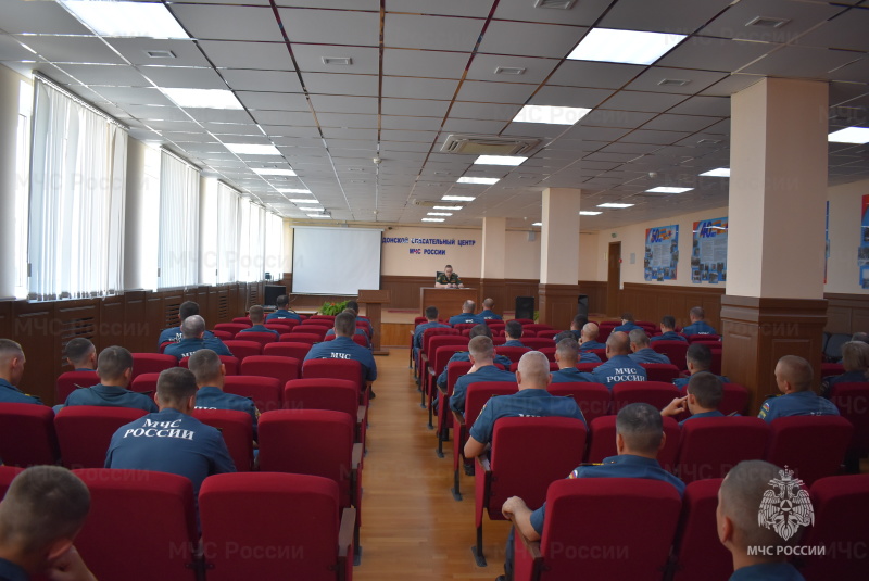 04.07.2025 Помощник военного прокурора Новочеркасского гарнизона старший лейтенант Лазарев Р.В. провел занятие с личным составом военнослужащих Центра.