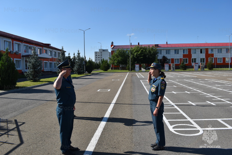 Начальник СЦ в честь дня медицинского работника вручил военнослужащим ведомственные награды и грамоты.