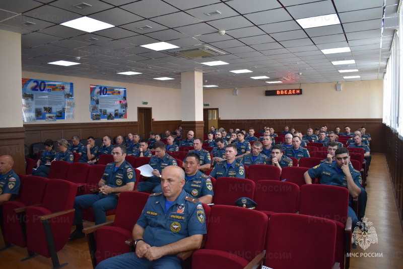 Под руководством начальника центра подведены итоги за июль.