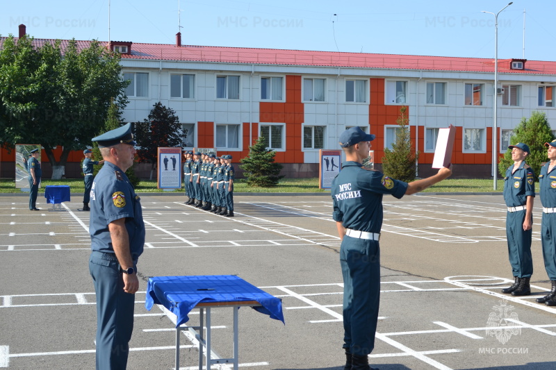 44 человека роты вновь прибывшего пополнения приведены к военной присяге.