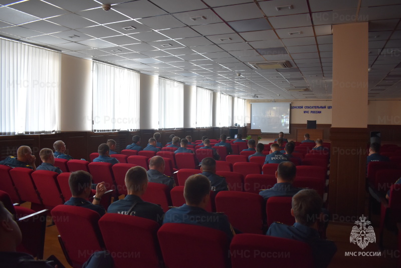 В спасательном центре начальником службы ВАИ майором Бековым А-Р. М-С. для водительского состава было проведено занятие на тему: "Профилактика и предупреждение ДТП".