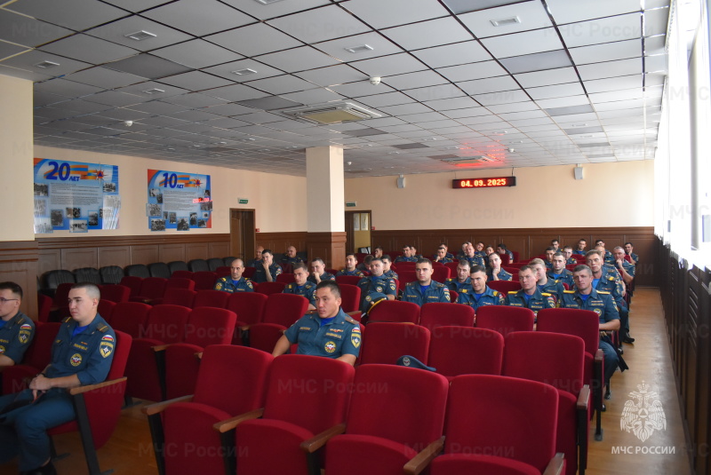 В спасательном центре начальником службы ВАИ майором Бековым А-Р. М-С. для водительского состава было проведено занятие на тему: "Профилактика и предупреждение ДТП".
