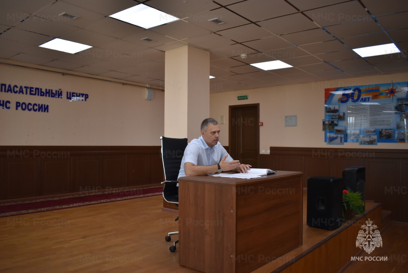 Начальником межрайонного отдела управления федеральной службы по контролю за оборотом наркотиков Гончаровым Р.К проведено занятие с офицерами ,прапорщиками и военнослужащими, проходящими военную службу по контракту.