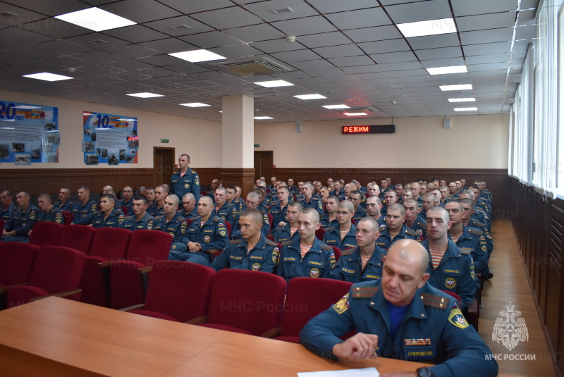 Начальник спасательного центра провел профилактическую беседу с военнослужащими по призыву по проблемным вопросам в подразделениях.