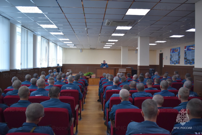 Начальник спасательного центра провел профилактическую беседу с военнослужащими по призыву по проблемным вопросам в подразделениях.