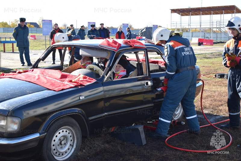 В спасательном центре проведена периодическая аттестация на право ведения аварийно-спасательных работ.