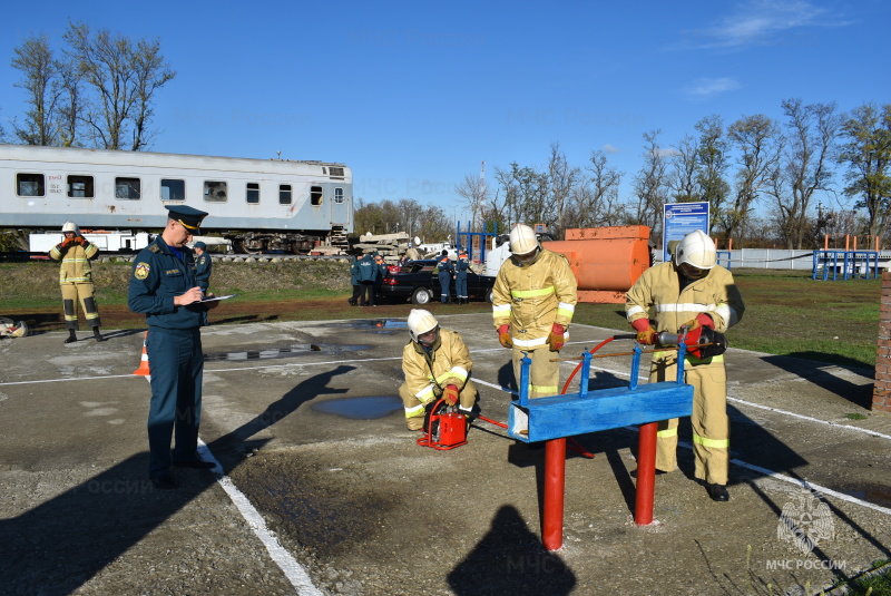 В спасательном центре проведены квалификационные испытания на подтверждение и присвоение класса “Мастер”.