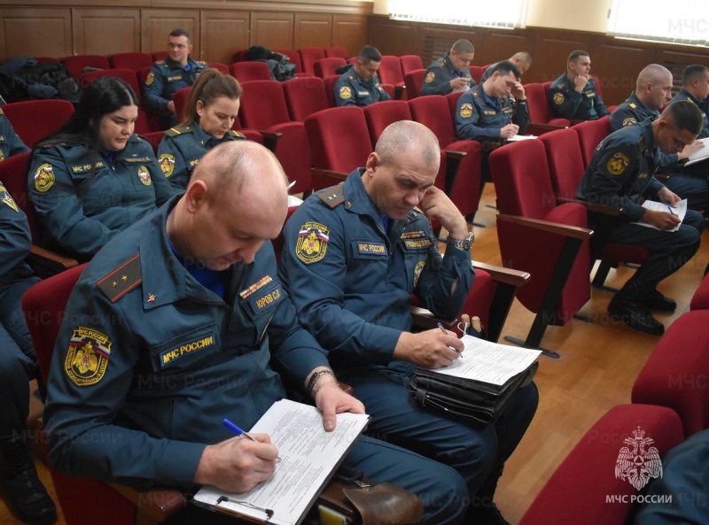 В Донском спасательном центре завершился летний период обучения, военнослужащие начали сдачу итоговой проверки.