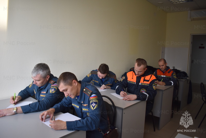 В Донском спасательном центре завершился летний период обучения, военнослужащие начали сдачу итоговой проверки.