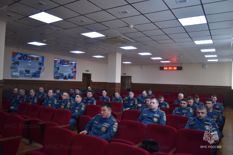 Заместитель начальника центра по воспитательной работе провел занятие на тему «Формирование антикоррупционного мировоззрения у личного состава спасательного центра».