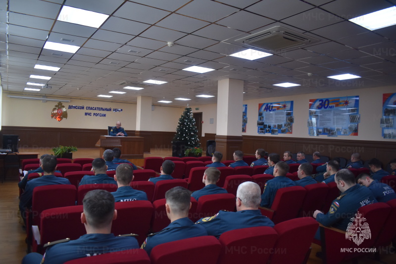 Заместитель начальника центра по воспитательной работе провел занятие на тему «Формирование антикоррупционного мировоззрения у личного состава спасательного центра».