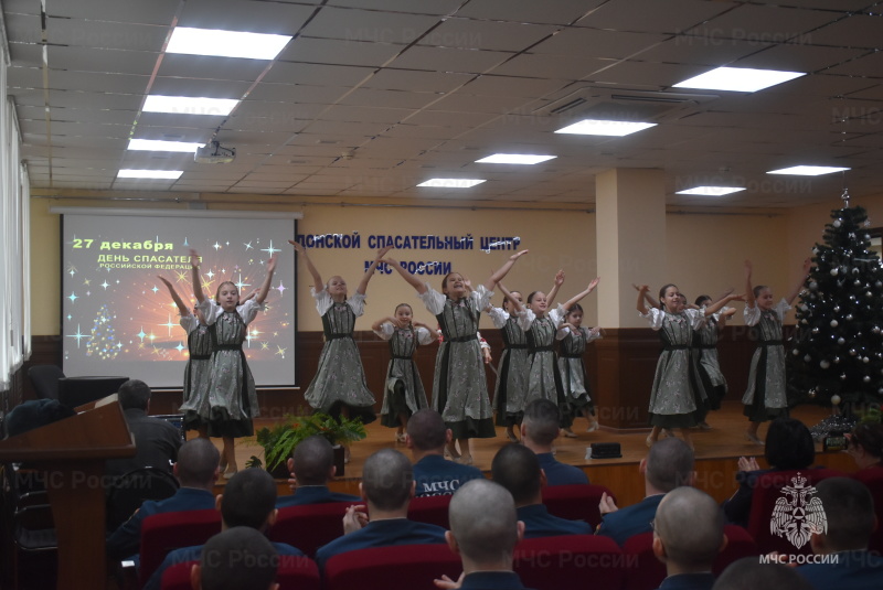 В спасательном центре организован и проведен праздничный концерт, посвященный Дню спасателя России.